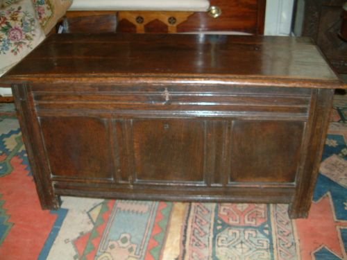 18th century oak coffer of small proportions