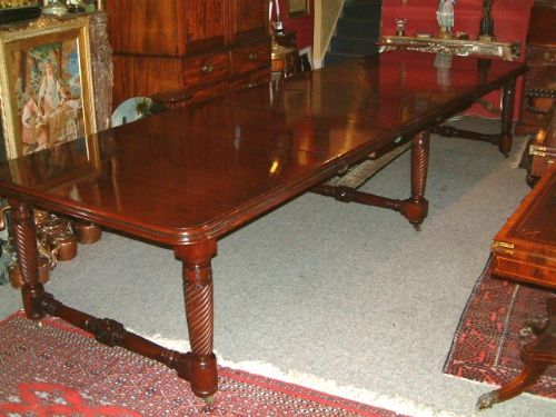superb early victorian mahogany extending dining table with four leaves