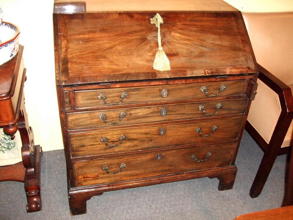 18thc small mahogany bureau with fitted interior well