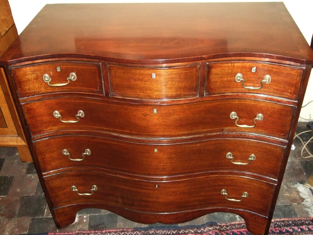 early 19th century mahogany serpentine chest of drawers