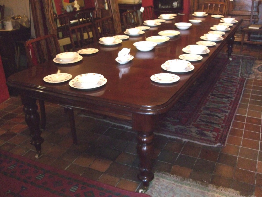 victorian mahogany extending dining table