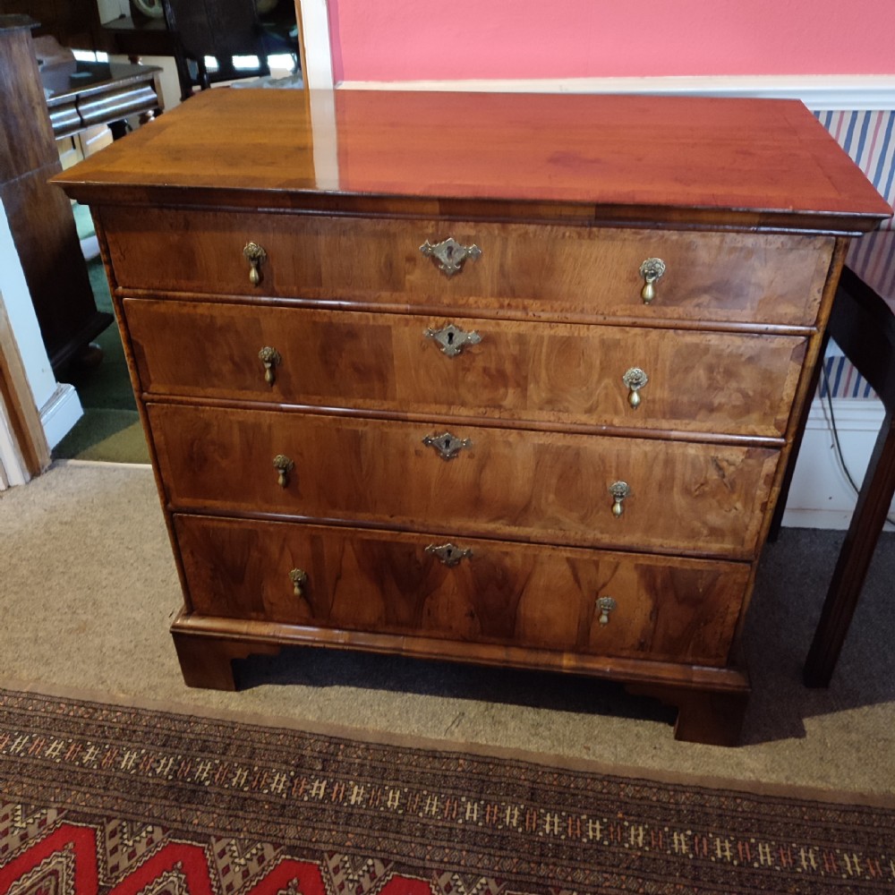 george 1st period walnut chest of drawers